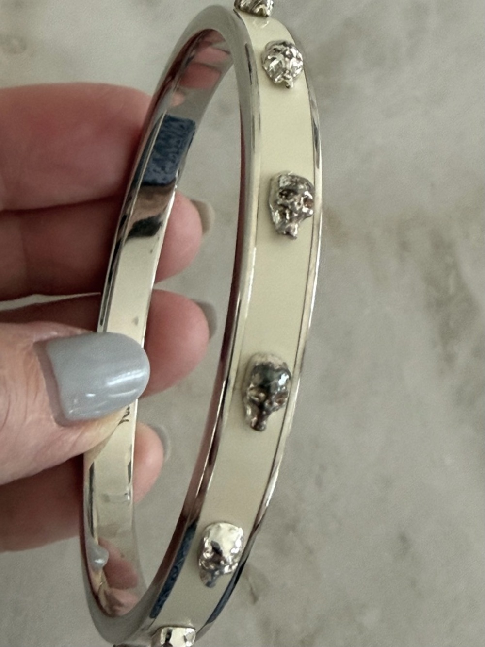 Alexander McQueen Silver-Tone Skull Bangle Bracelet - Picture 4 of 9